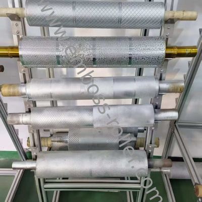 Kehidupan Layanan yang Panjang dan Kekerasan Permukaan Tinggi HV1100/HRC62 untuk Efisiensi Roller yang Dikeraskan