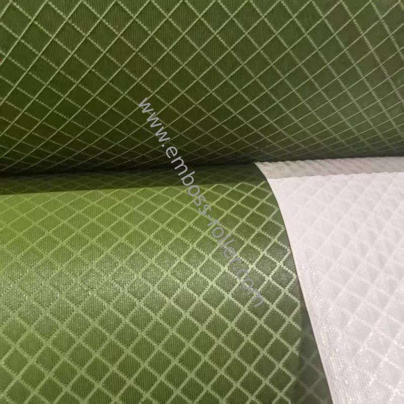 Lebar 600-1600mm Embossing Roller dengan umur panjang dan kekerasan permukaan HV1100/HRC62